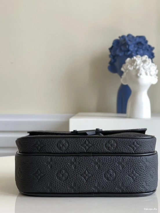 VUITTON S LOUIS LOCK MESSENGER 0227